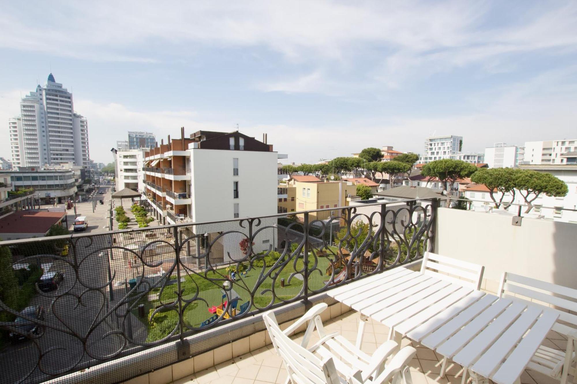 Bagni Miramare - Home Immobiliare Jesolo Eksteriør billede